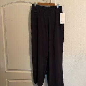 Lululemon New with tags, Womens Swift Wide-Leg Mid-Rise Pant, Size 10, Black